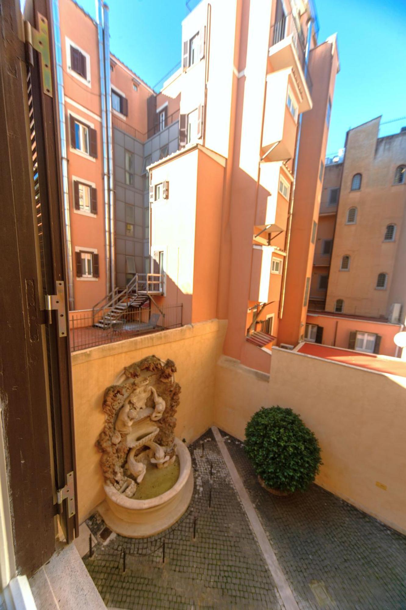 Bernini Stay, Next To Trevi Fountain Rzym Zewnętrze zdjęcie