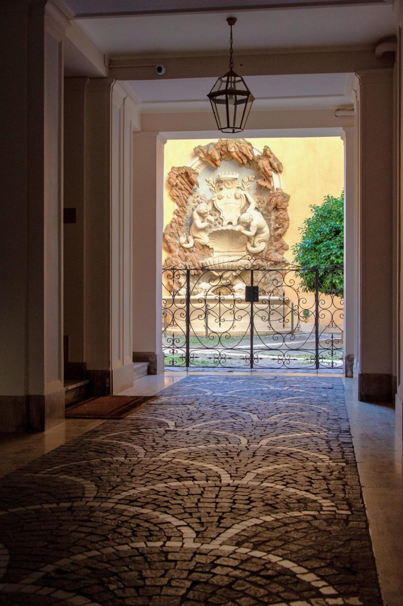 Bernini Stay, Next To Trevi Fountain Rzym Zewnętrze zdjęcie